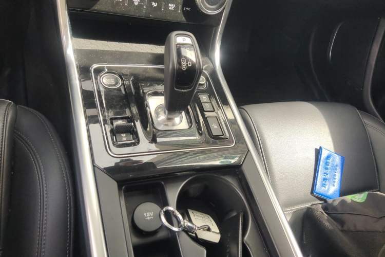 Used Jaguar XEL 2020 2.0T 200 PS S Advanced Elegance Edition Gear Lever