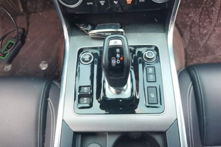Used Jaguar XEL 2020 2.0T 200 PS R-DYNAMIC S Advanced Sport Edition Gear Lever