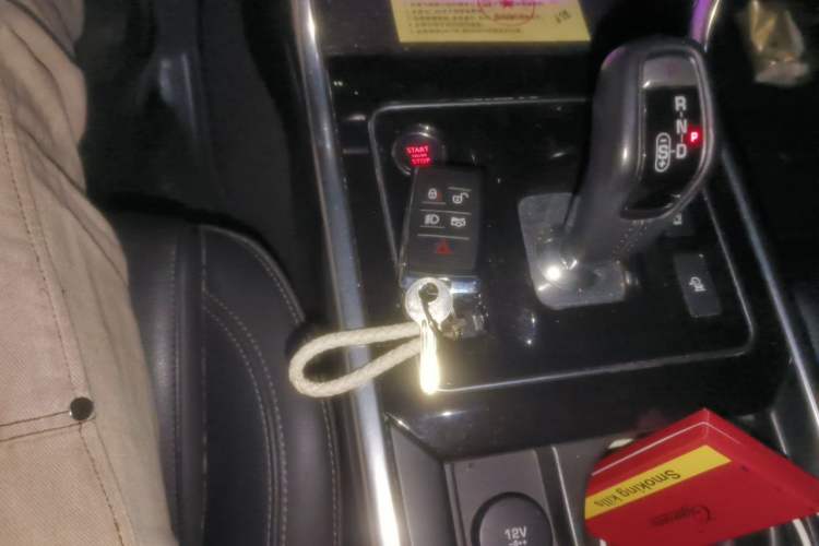 Used Jaguar XEL 2020 2.0T 200 PS S Advanced Elegance Edition Gear Lever
