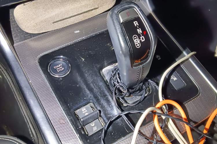 Used Jaguar XEL 2020 2.0T 200 PS R-DYNAMIC S Advanced Sport Edition Gear Lever