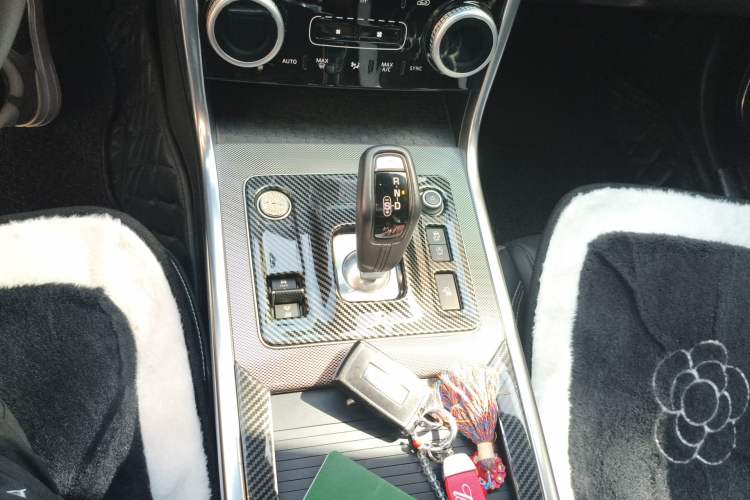 Used Jaguar XEL 2020 2.0T 200PS R-DYNAMIC Youth Sports Edition Gear Lever