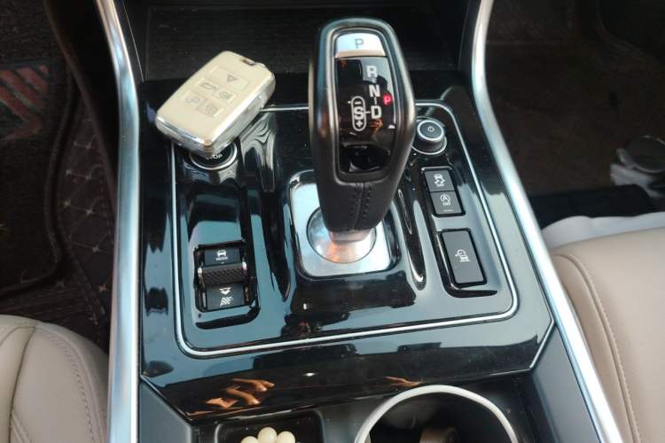 Used Jaguar XEL 2020 2.0T 200 PS S Advanced Elegance Edition Gear Lever