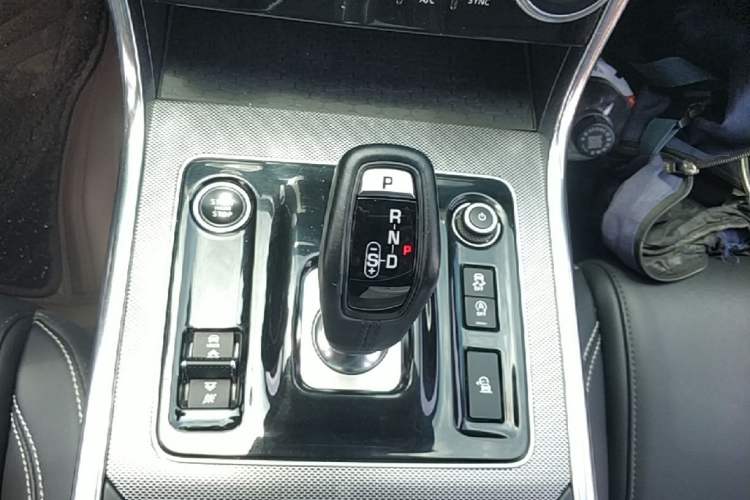 Used Jaguar XEL 2020 2.0T 200 PS R-DYNAMIC S Advanced Sport Edition Gear Lever