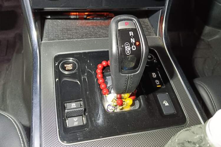 Used Jaguar XEL 2020 2.0T 200PS R-DYNAMIC Youth Sports Edition Gear Lever