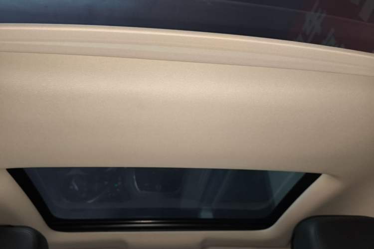 Used Jaguar XEL 2020 2.0T 200 PS S Advanced Elegance Edition Headliner