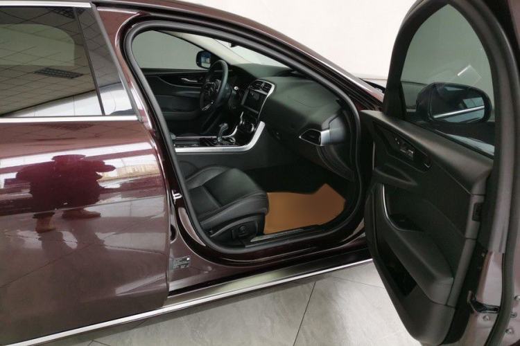 Used Jaguar XEL 2020 2.0T 250 PS SE Tech-Elegant Edition Interior 10