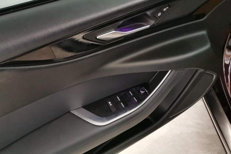Used Jaguar XEL 2020 2.0T 250 PS SE Tech-Elegant Edition Interior 11