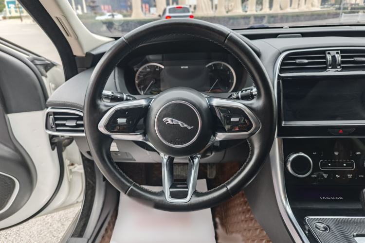 Used Jaguar XEL 2020 2.0T 200 PS S Advanced Elegance Edition Interior 2