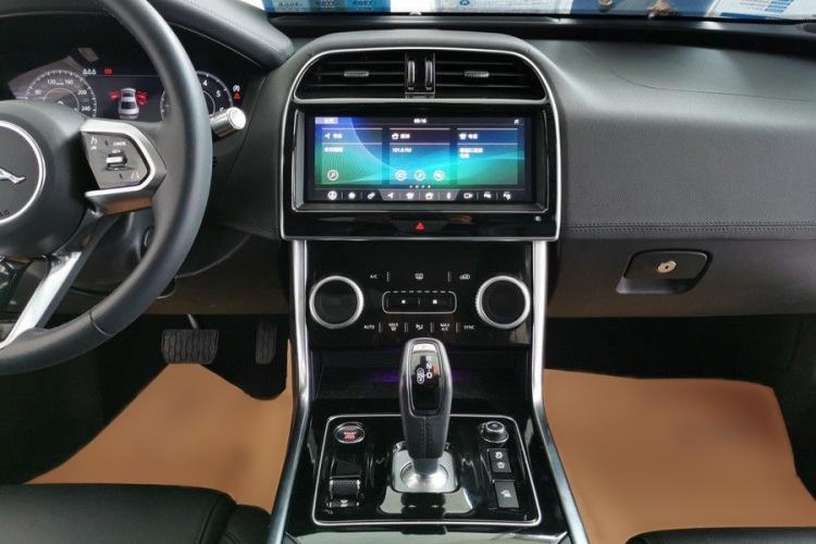 Used Jaguar XEL 2020 2.0T 250 PS SE Tech-Elegant Edition Interior 3