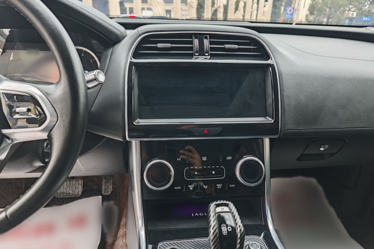Used Jaguar XEL 2020 2.0T 200 PS S Advanced Elegance Edition Interior 3