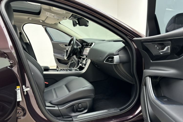 Used Jaguar XEL 2020 2.0T 200 PS S Advanced Elegance Edition Interior 4