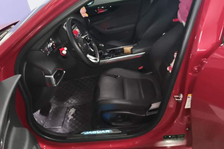 Used Jaguar XEL 2020 2.0T 200 PS S Advanced Elegance Edition Left Front Seat