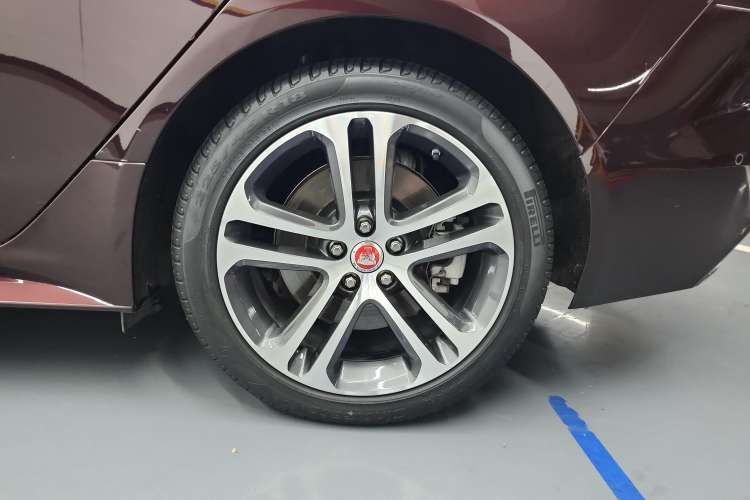 Used Jaguar XEL 2020 2.0T 200 PS R-DYNAMIC S Advanced Sport Edition Left Front Wheel Hub
