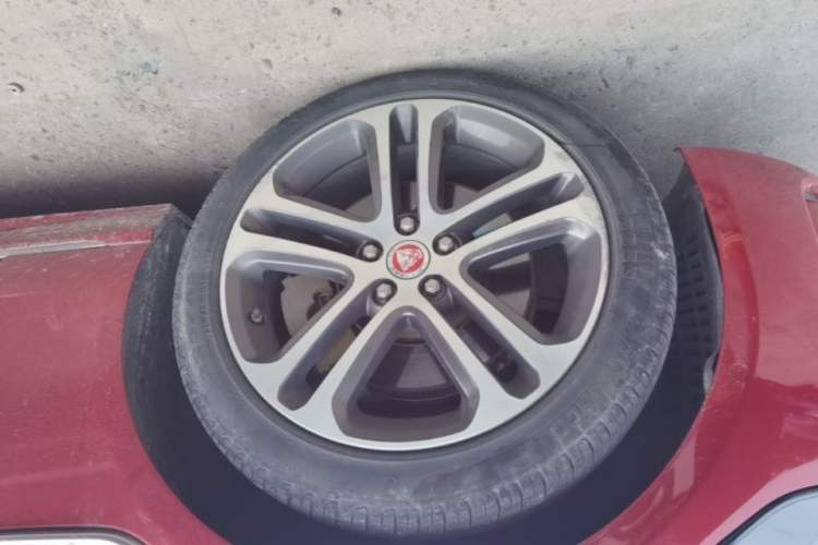 Used Jaguar XEL 2020 2.0T 200 PS R-DYNAMIC S Advanced Sport Edition Left Front Wheel Hub