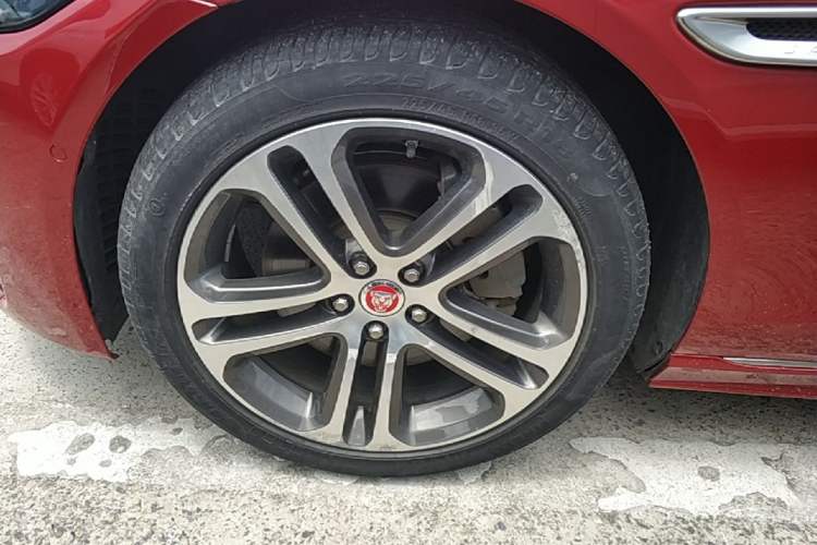 Used Jaguar XEL 2020 2.0T 200 PS R-DYNAMIC S Advanced Sport Edition Left Front Wheel Hub