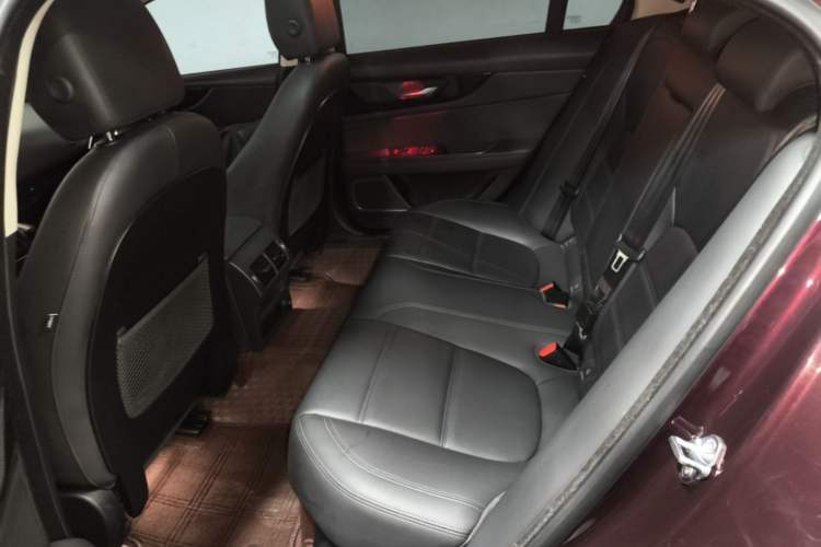 Used Jaguar XEL 2020 2.0T 200 PS S Advanced Elegance Edition Left Rear Seat