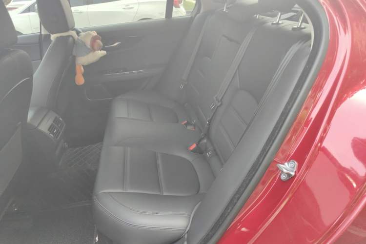 Used Jaguar XEL 2020 2.0T 200 PS S Advanced Elegance Edition Left Rear Seat