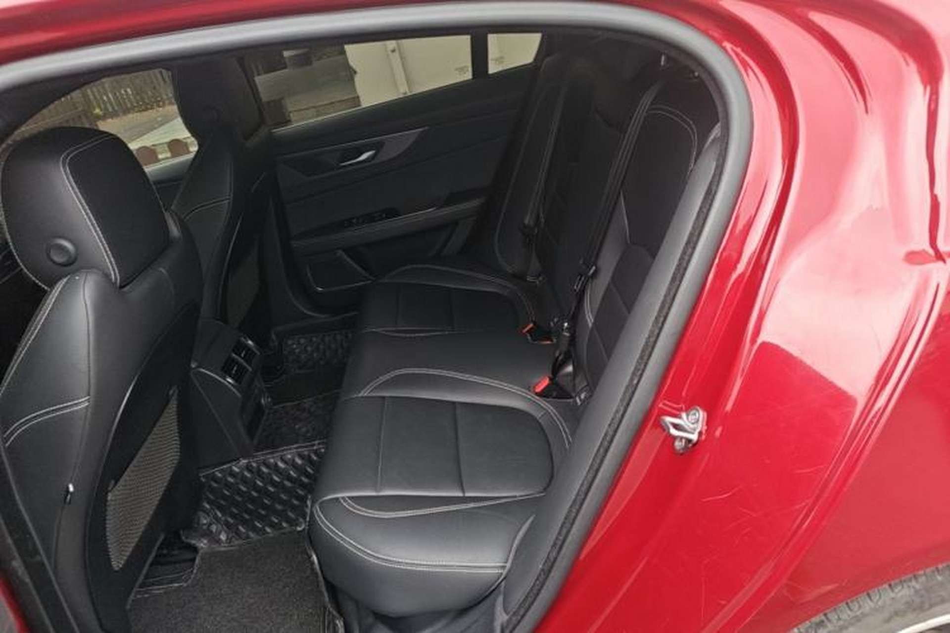 Used Jaguar XEL 2020 2.0T 200 PS R-DYNAMIC S Advanced Sport Edition Left Rear Seat