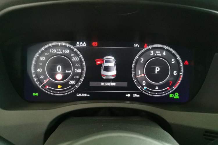 Used Jaguar XEL 2020 2.0T 250 PS SE Tech-Elegant Edition Odometer Close Up