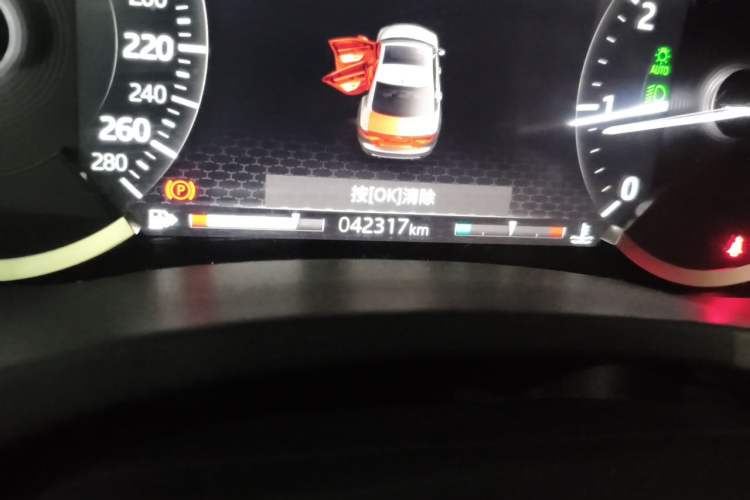 Used Jaguar XEL 2020 2.0T 200 PS S Advanced Elegance Edition Odometer Close Up