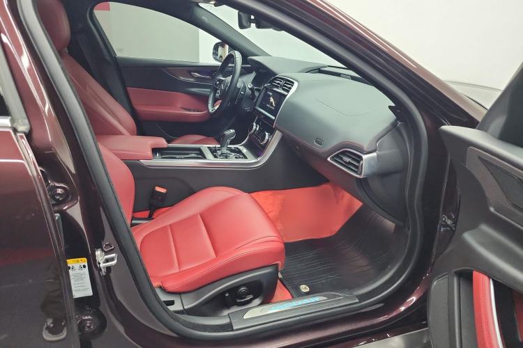 Used Jaguar XEL 2020 2.0T 200 PS R-DYNAMIC S Advanced Sport Edition Right Front Seat