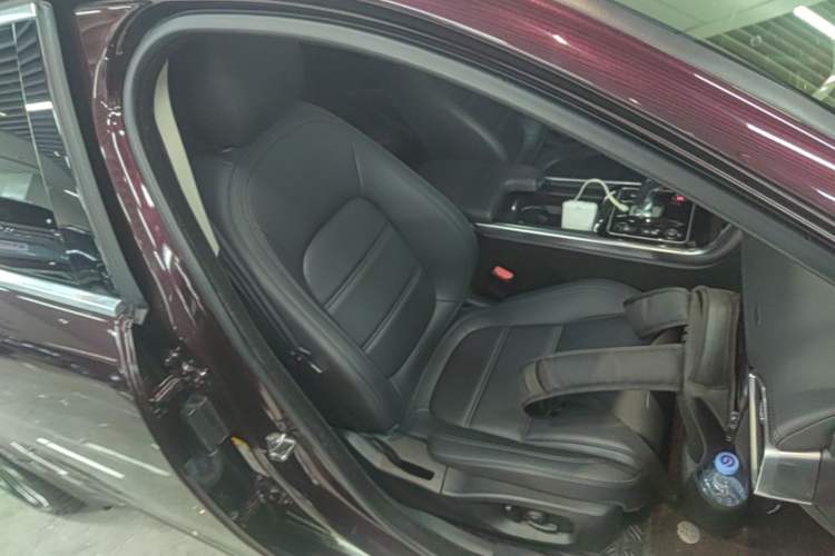 Used Jaguar XEL 2020 2.0T 200 PS S Advanced Elegance Edition Right Front Seat