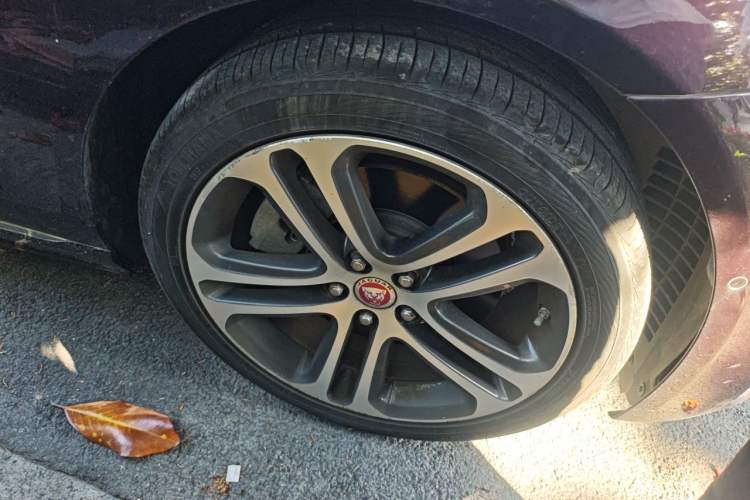 Used Jaguar XEL 2020 2.0T 200 PS R-DYNAMIC S Advanced Sport Edition Right Front Wheel Hub