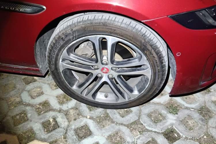 Used Jaguar XEL 2020 2.0T 200 PS R-DYNAMIC S Advanced Sport Edition Right Front Wheel Hub