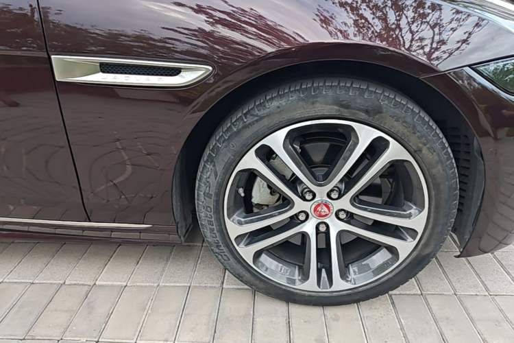 Used Jaguar XEL 2020 2.0T 200 PS R-DYNAMIC S Advanced Sport Edition Right Front Wheel Hub