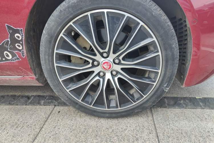 Used Jaguar XEL 2020 2.0T 200 PS S Advanced Elegance Edition Right Front Wheel Hub