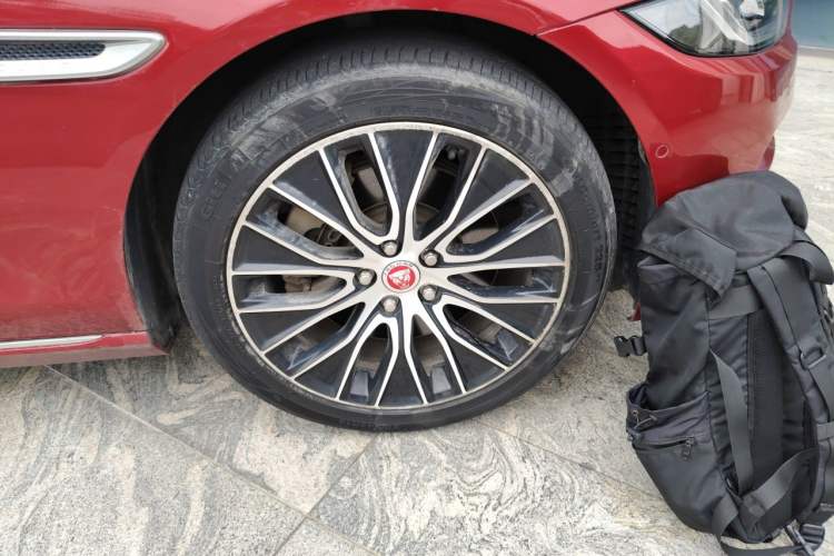 Used Jaguar XEL 2020 2.0T 200 PS S Advanced Elegance Edition Right Front Wheel Hub