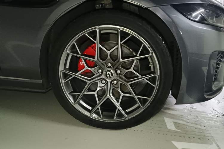 Used Jaguar XEL 2020 2.0T 200PS R-DYNAMIC Youth Sports Edition Right Front Wheel Hub