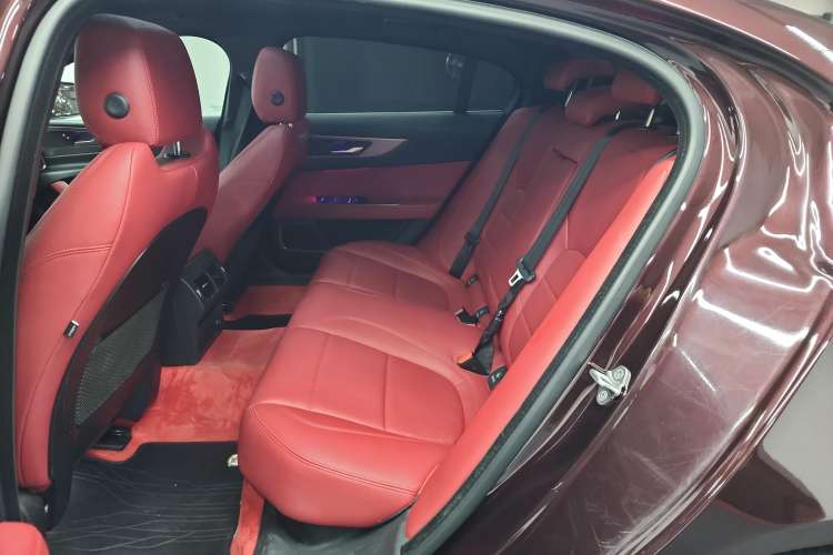 Used Jaguar XEL 2020 2.0T 200 PS R-DYNAMIC S Advanced Sport Edition Right Rear Seat