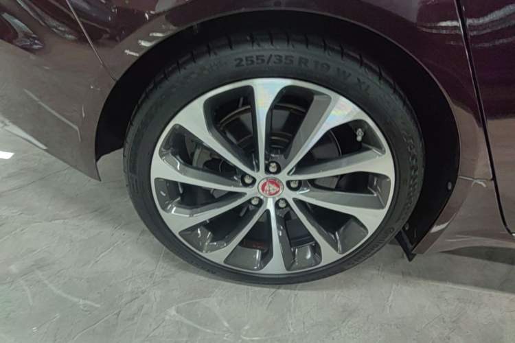 Used Jaguar XEL 2020 2.0T 200 PS S Advanced Elegance Edition Right Rear Wheel Hub