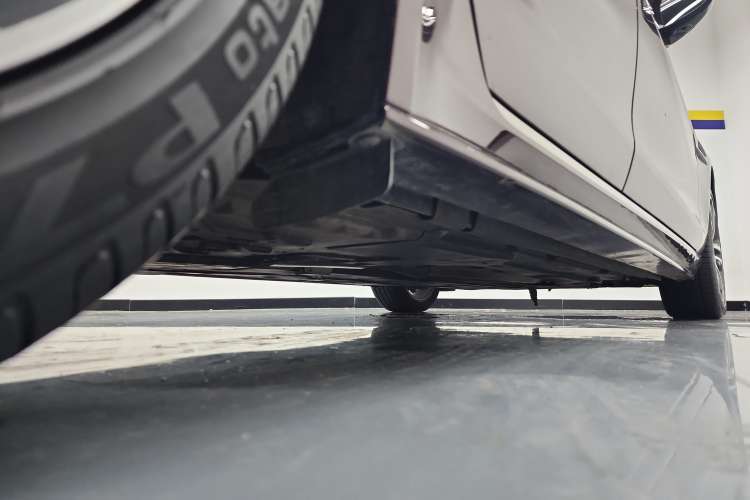 Used Jaguar XEL 2020 2.0T 200 PS R-DYNAMIC S Advanced Sport Edition Right Side Sill