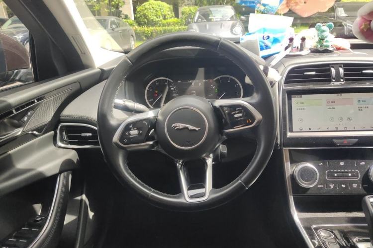 Used Jaguar XEL 2020 2.0T 200 PS S Advanced Elegance Edition Steering Wheel