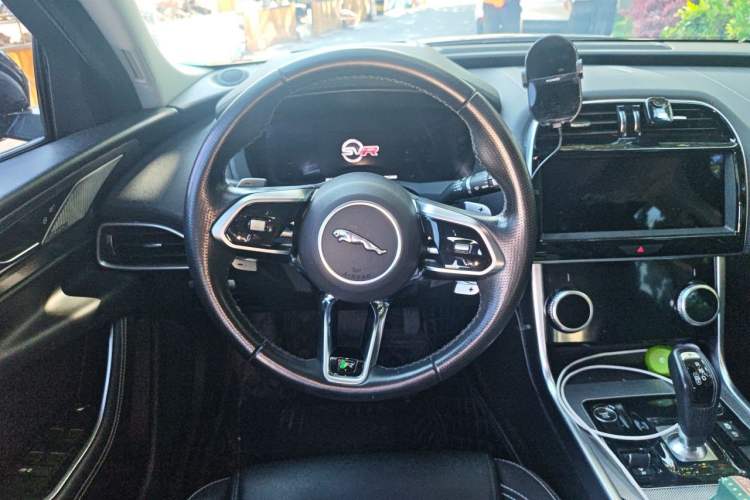 Used Jaguar XEL 2020 2.0T 200 PS R-DYNAMIC S Advanced Sport Edition Steering Wheel