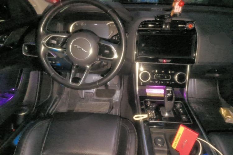 Used Jaguar XEL 2020 2.0T 200 PS S Advanced Elegance Edition Steering Wheel
