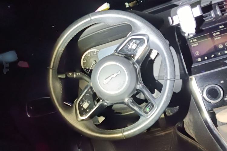Used Jaguar XEL 2020 2.0T 200 PS R-DYNAMIC S Advanced Sport Edition Steering Wheel