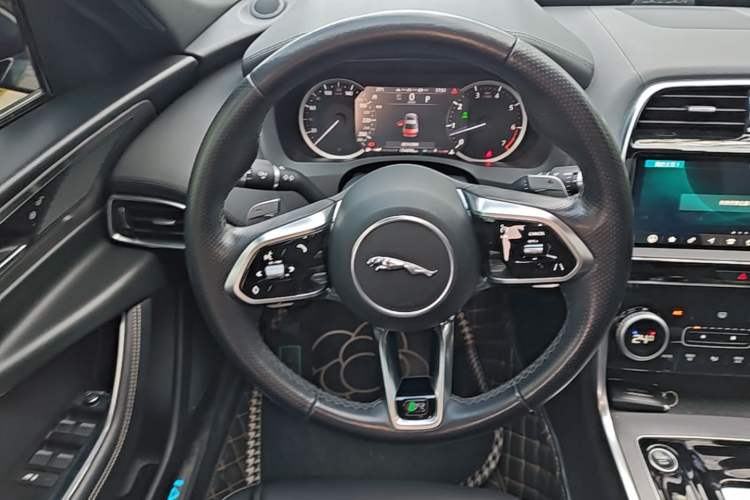 Used Jaguar XEL 2020 2.0T 200 PS R-DYNAMIC S Advanced Sport Edition Steering Wheel