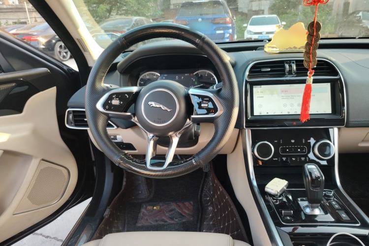 Used Jaguar XEL 2020 2.0T 200 PS S Advanced Elegance Edition Steering Wheel