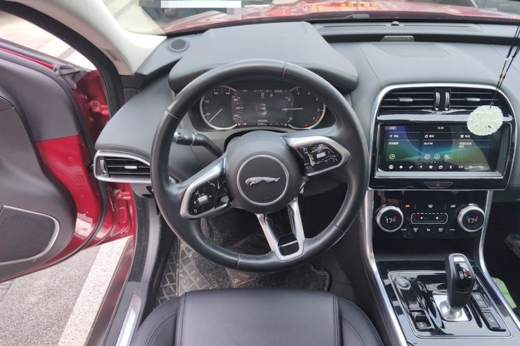 Used Jaguar XEL 2020 2.0T 200 PS S Advanced Elegance Edition Steering Wheel