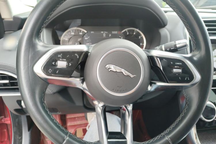 Used Jaguar XEL 2020 2.0T 200 PS S Advanced Elegance Edition Steering Wheel