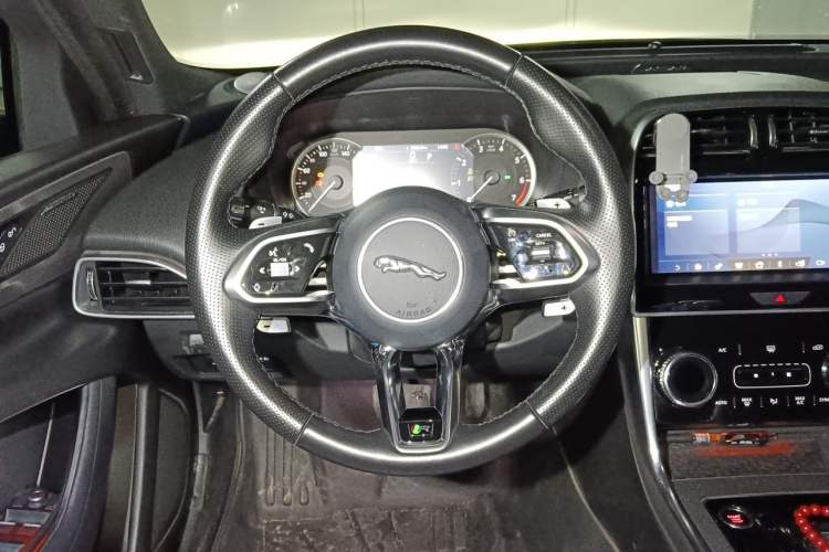 Used Jaguar XEL 2020 2.0T 200PS R-DYNAMIC Youth Sports Edition Steering Wheel