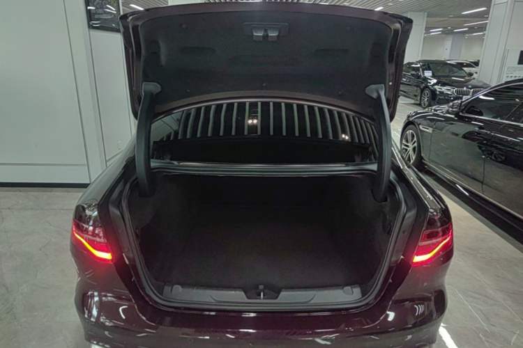 Used Jaguar XEL 2020 2.0T 200 PS S Advanced Elegance Edition Trunk
