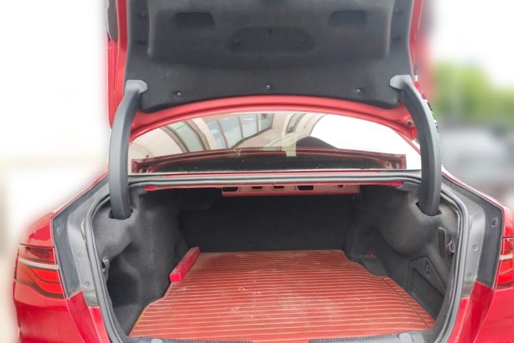 Used Jaguar XEL 2020 2.0T 200 PS S Advanced Elegance Edition Trunk