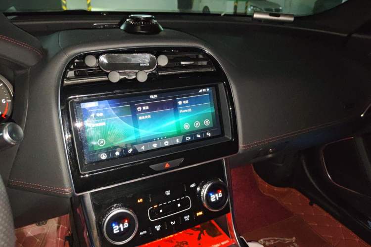 Used Jaguar XEL 2020 2.0T 200 PS R-DYNAMIC S Advanced Sport Edition Audio And AC Panel