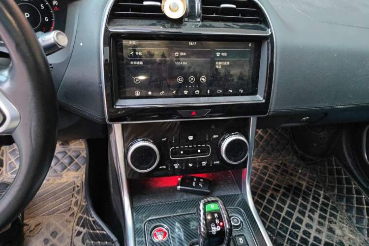 Used Jaguar XEL 2020 2.0T 250 PS SE Tech-Elegant Edition Audio And AC Panel