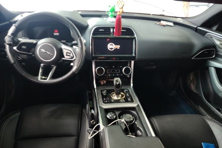 Used Jaguar XEL 2020 2.0T 200 PS R-DYNAMIC S Advanced Sport Edition Center Console