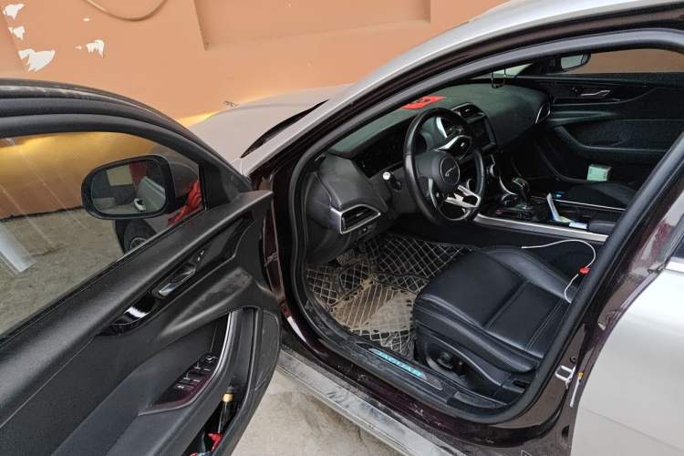 Used Jaguar XEL 2020 2.0T 250 PS SE Tech-Elegant Edition Driver Seat